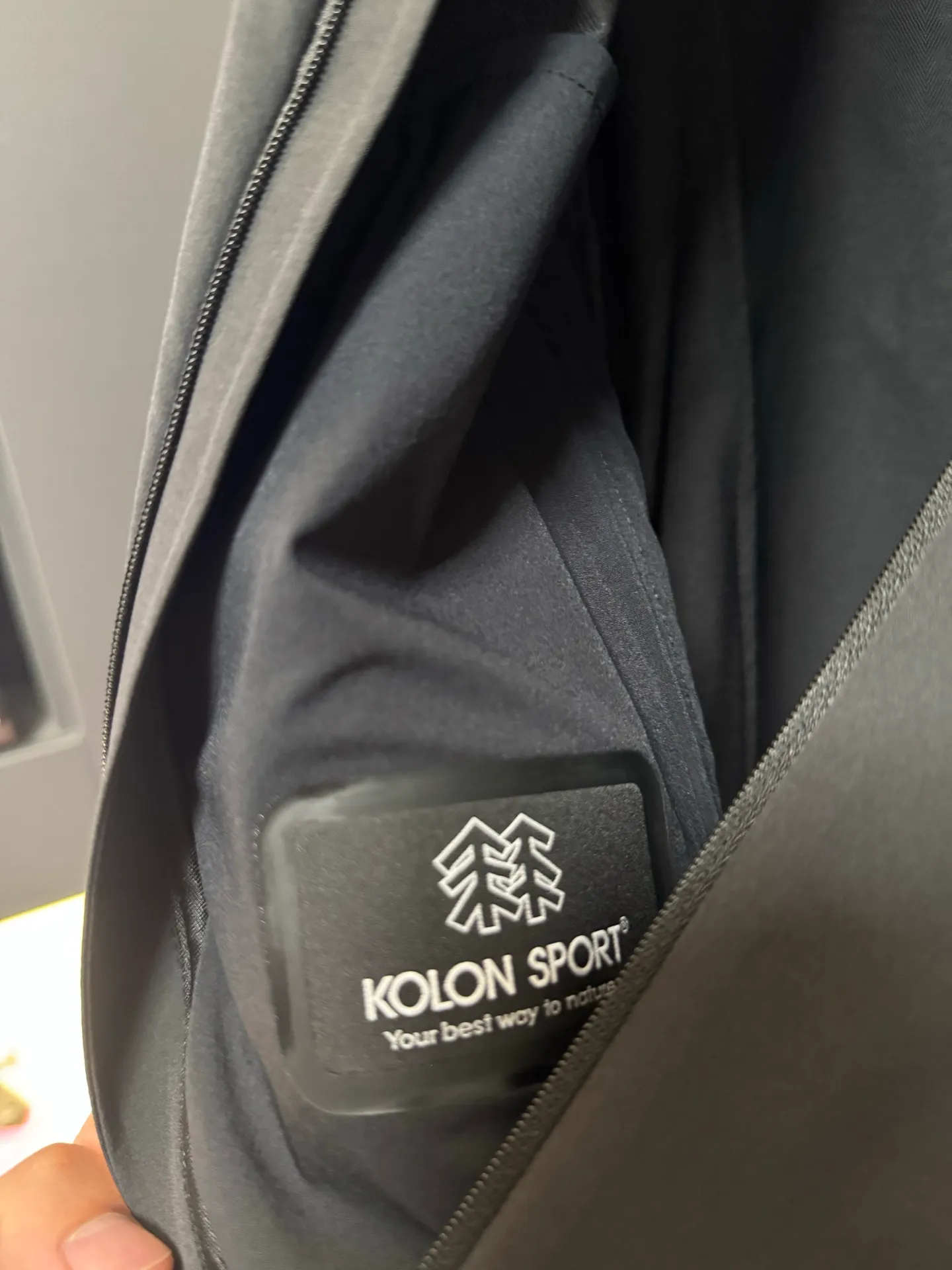 [Premium Replica] KOLON SPORT/Kolon 26Fw TECHSHELL 3L soft shell jacket, stretch thin jacket (black), originally purchased from KF, exclusive customization, custom dyed fabric, light and breathable, windproof and water repellent, hand pockets, taped inside, comfortable and not stuffy, look for the correct version Size: m/l/xl/2xl/3xl/4xl